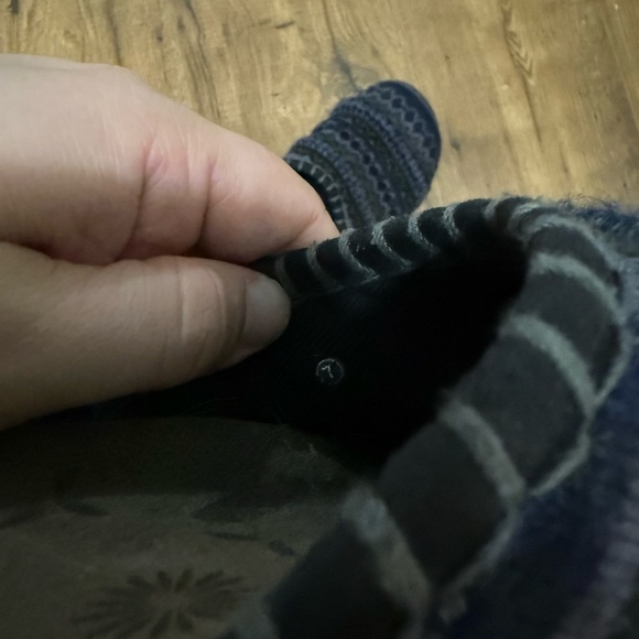 Taos Knit Patterned Slip ons size 7 - Picture 7 of 8